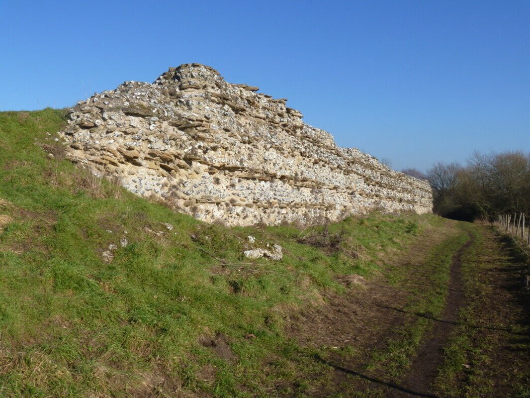 Part of the Roman ruins of Calleva Atrebatum, Silchester. Photo by Michael Dibb, CC-BY 2.0