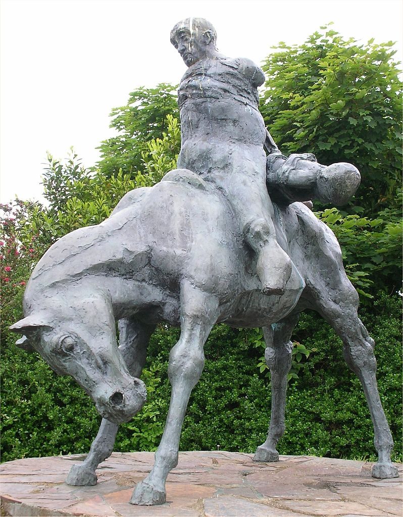 The Two Kings, a statue depicting Bran the Blessed carrying the body of his nephew Gwern, Ivor Roberts-Jones, 1987, Harlech Castle, Wales