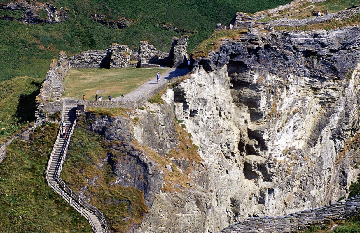 Tintagel, Cornwall, Gorlois’ legendary court. Photo by Stephen Mckay, CC-BY 2.0